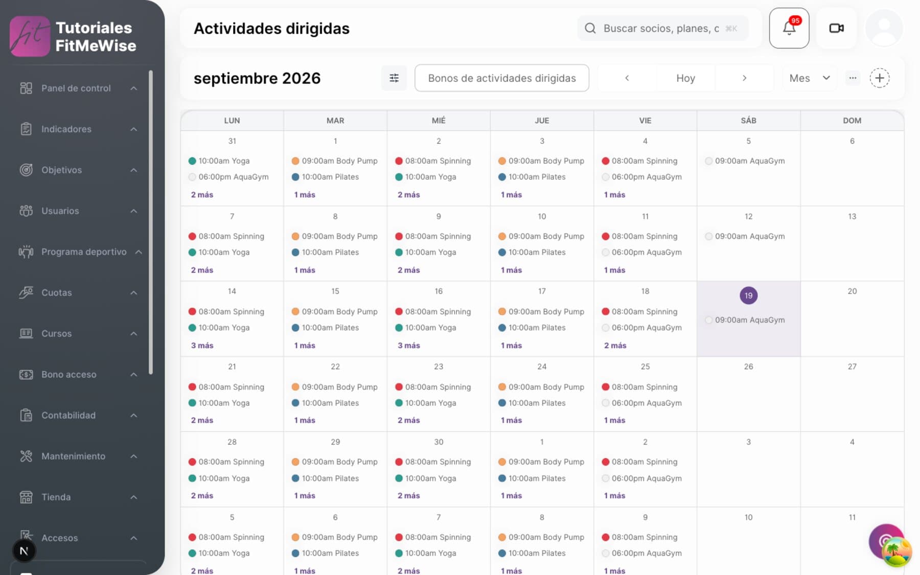 Calendario mensual de actividades dirigidas en Fitmewise, con las clases de cada día y sus plazas.